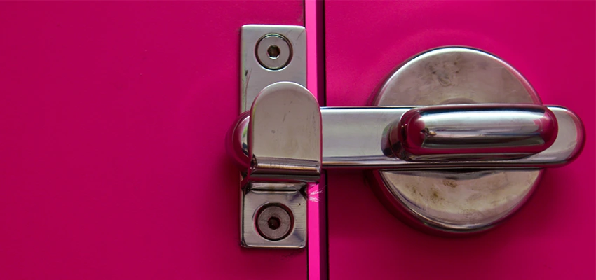 Childproof Gate Lock in North Fair Oaks, California