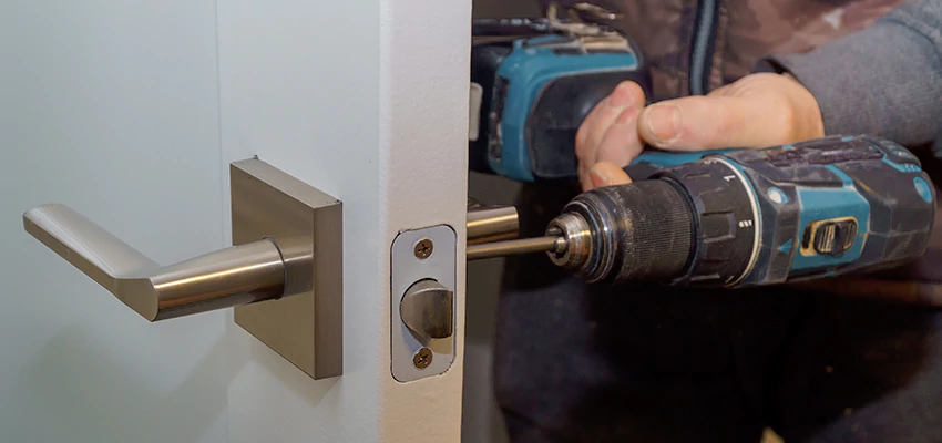 Broken Door Handle Lock Repair in North Fair Oaks, California